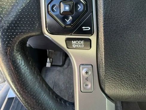 Used 2018 Toyota 4Runner SR5 AWD/4WD image 19