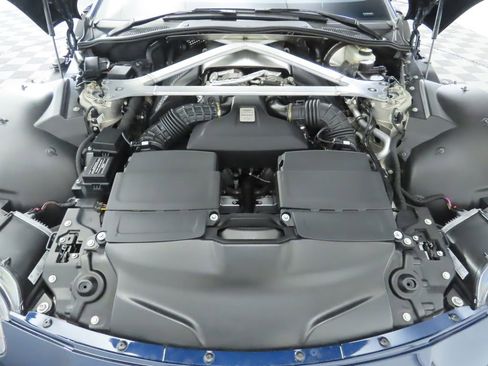 Used 2020 Aston Martin V8 Vantage Coupe image 26