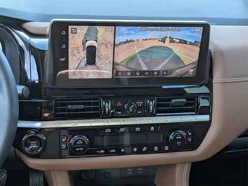 New 2026 Nissan Pathfinder Platinum image 11