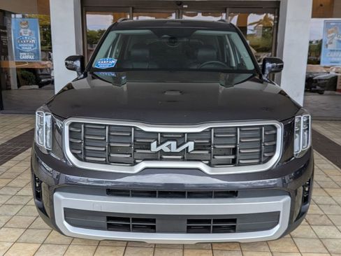 Used 2025 Kia Telluride S FWD image 2