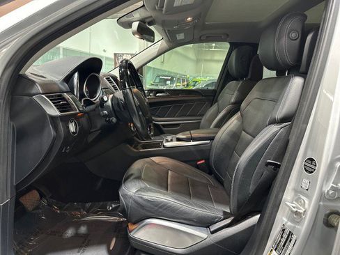 Used 2016 Mercedes-Benz GL 550 4MATIC image 41