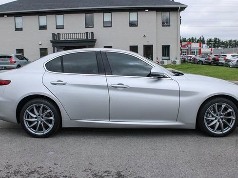 Used 2017 Alfa Romeo Giulia Sprint w/ Cold Weather Package image 6