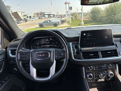 Used 2022 GMC Yukon XL SLT w/ SLT Luxury Package AWD/4WD image 16