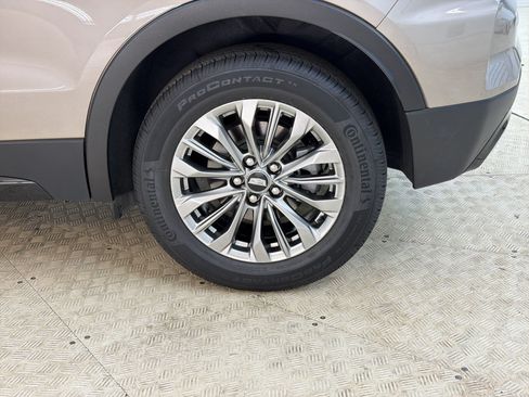 Certified 2025 Cadillac XT4 Premium Luxury FWD image 11