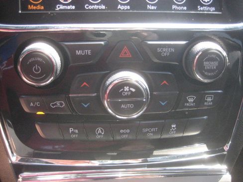 Used 2021 Jeep Grand Cherokee Laredo X AWD/4WD image 19