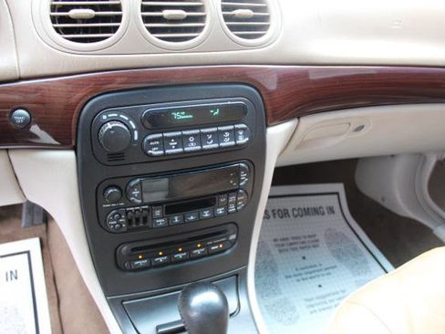 Used 2000 Chrysler 300M image 18