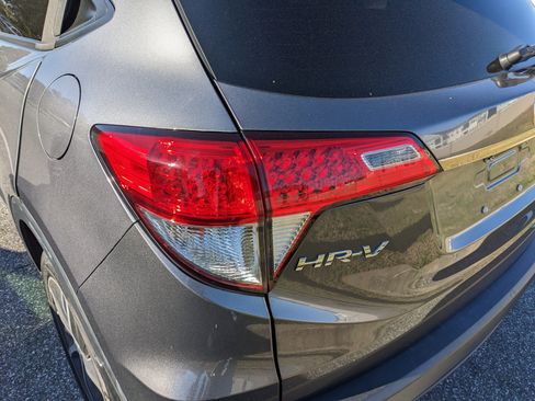 Used 2022 Honda HR-V EX image 11