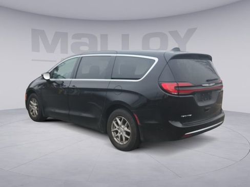 Used 2024 Chrysler Pacifica Touring-L image 3