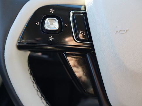 Used 2025 Lincoln Corsair FWD image 15