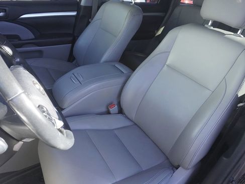 Used 2018 Toyota Highlander XLE image 20