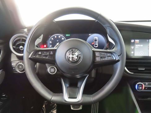 Used 2024 Alfa Romeo Giulia Veloce image 10