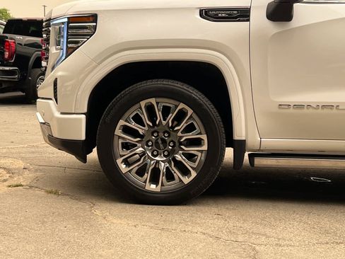 Used 2024 GMC Sierra 1500 Denali Ultimate AWD/4WD image 11