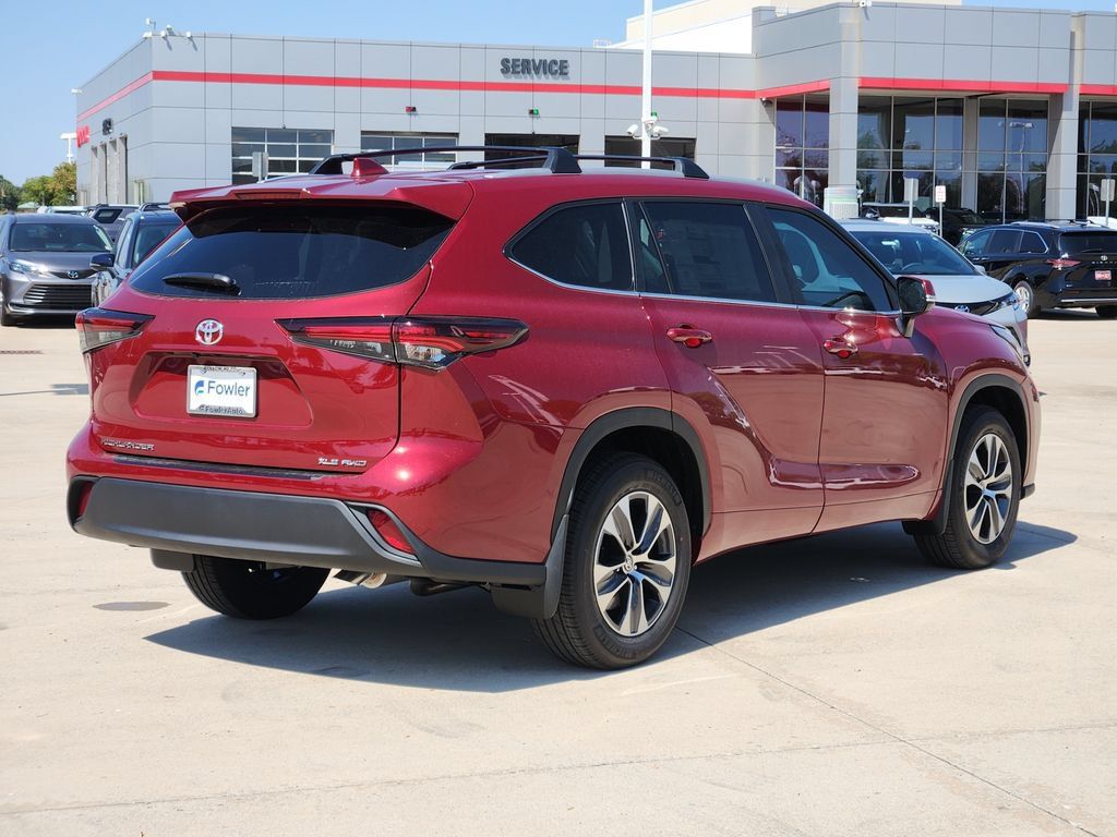 New 2026 Toyota Highlander AWD image 5