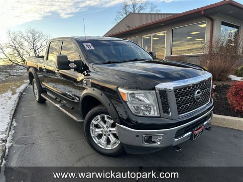 Used 2017 Nissan Titan SV image 1