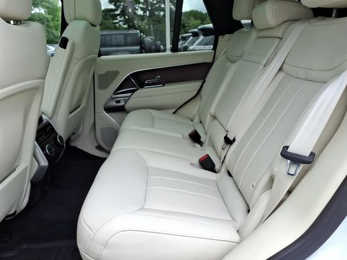 Used 2025 Land Rover Range Rover SE AWD/4WD image 17