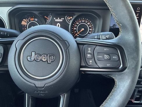 Used 2025 Jeep Wrangler Unlimited Sport AWD/4WD image 16