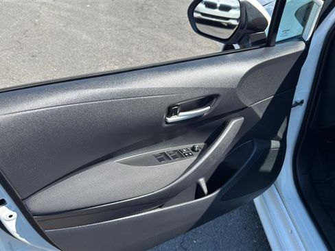 Used 2021 Toyota Corolla LE FWD image 6