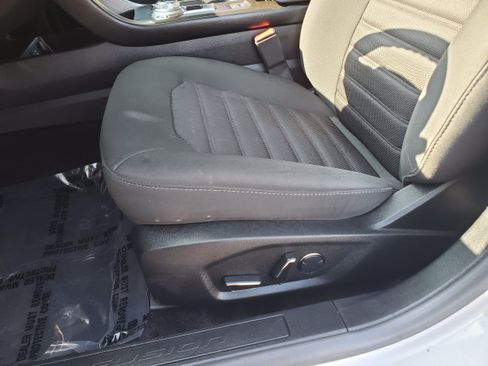 Used 2018 Ford Fusion SE FWD image 10