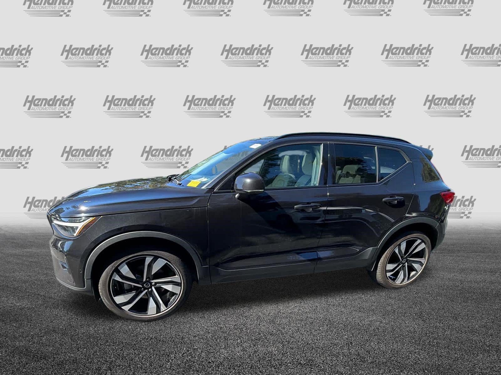 Used 2024 Volvo XC40 B5 Ultimate w/ Protection Package Premier AWD/4WD image 11