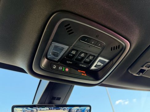 Used 2024 Chevrolet Traverse High Country AWD/4WD image 27