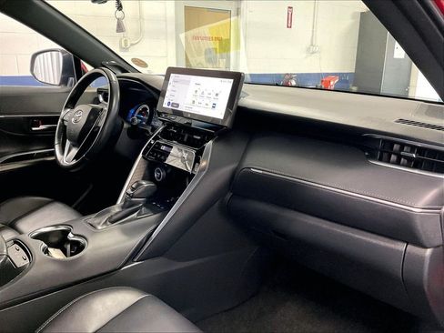 Used 2023 Toyota Venza XLE AWD/4WD image 14