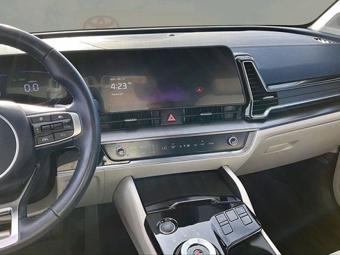 Used 2024 Kia Sportage EX image 6