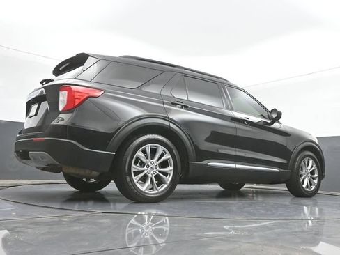 Used 2022 Ford Explorer XLT w/ Equipment Group 202A RWD image 43