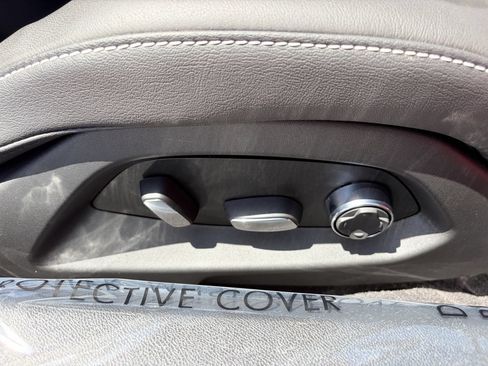Used 2025 Chevrolet Corvette Z06 RWD image 11