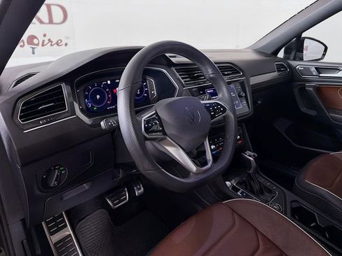 Used 2024 Volkswagen Tiguan SEL R-Line image 11