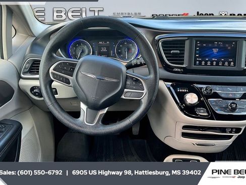 Used 2019 Chrysler Pacifica Touring Plus image 5