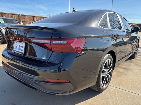 Used 2025 Volkswagen Jetta SE image 3