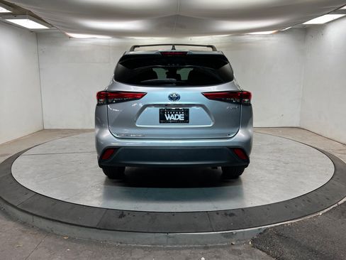 Used 2022 Toyota Highlander LE image 5
