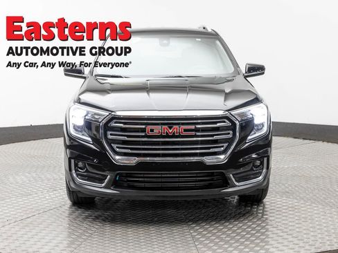Used 2024 GMC Terrain SLT AWD/4WD image 2