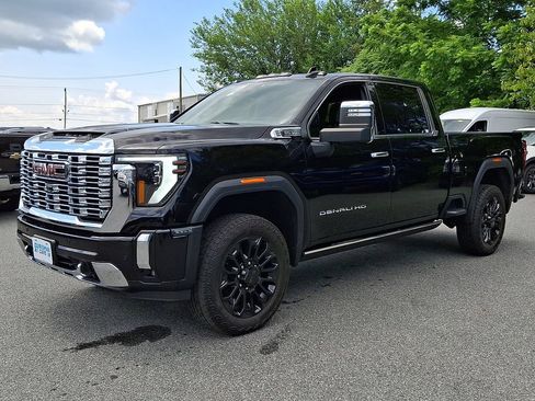 Used 2024 GMC Sierra 2500 Denali w/ Technology Package AWD/4WD image 3