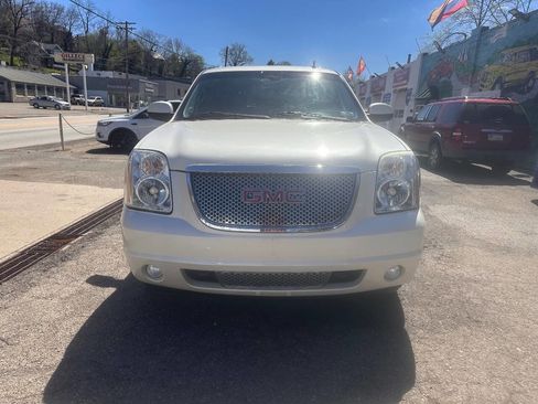 Used 2013 GMC Yukon Denali image 2