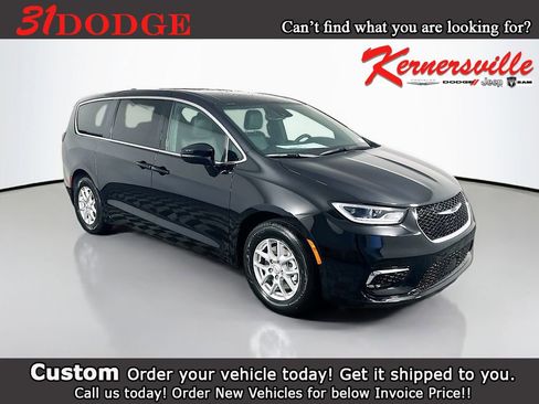 New 2026 Chrysler Pacifica Select image 1