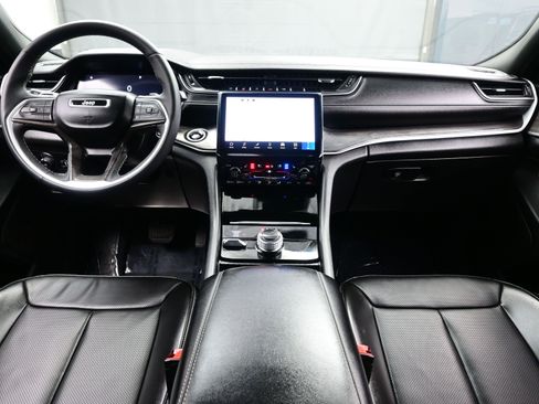 Used 2024 Jeep Grand Cherokee Limited w/ Luxury Tech Group II image 17