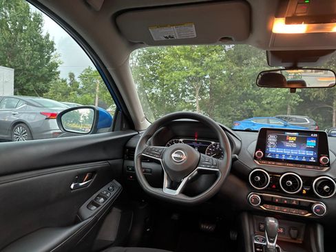 Used 2025 Nissan Sentra SV FWD image 33