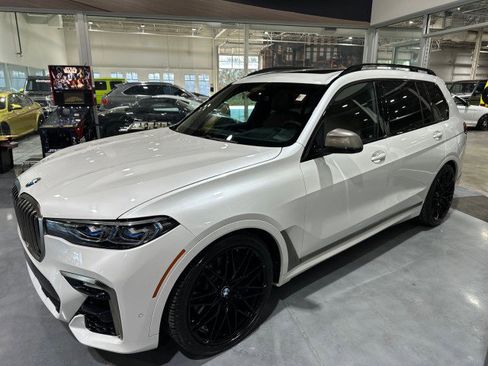 Used 2020 BMW X7 M50i w/ Dynamic Handling Package AWD/4WD image 10