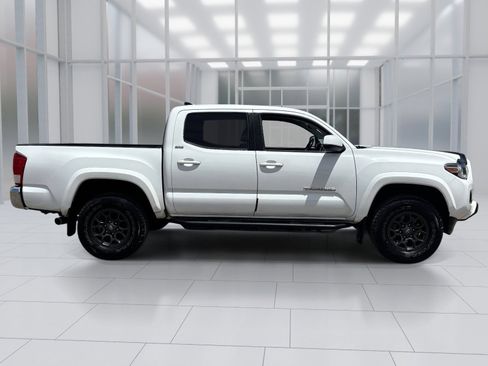 Used 2017 Toyota Tacoma SR5 w/ Tow Package AWD/4WD image 7
