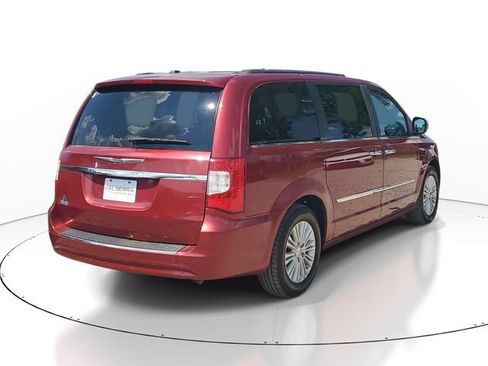 Used 2013 Chrysler Town & Country Touring-L w/ Premium Group FWD image 4