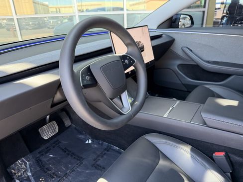 Used 2025 Tesla Model 3 Long Range RWD image 37