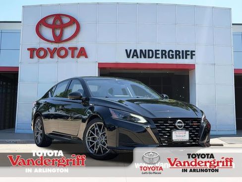 Used 2023 Nissan Altima 2.0 SR FWD image 1