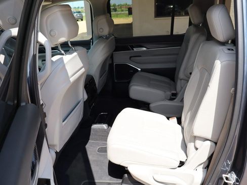 Used 2024 Jeep Wagoneer Series II AWD/4WD image 16
