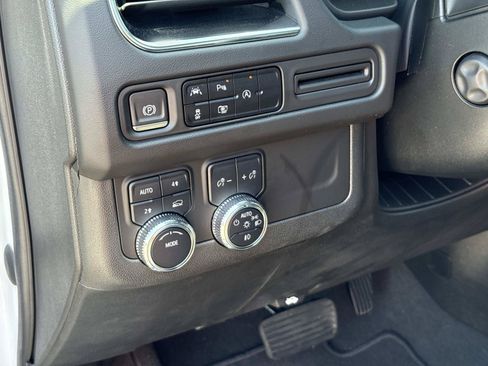 Used 2023 GMC Yukon SLT w/ SLT Premium Package AWD/4WD image 18
