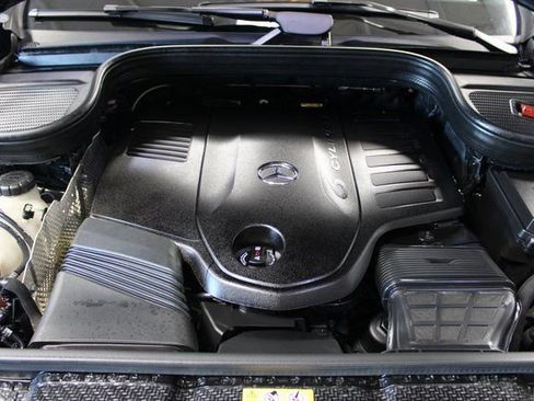 Used 2025 Mercedes-Benz GLS 450 4MATIC image 35