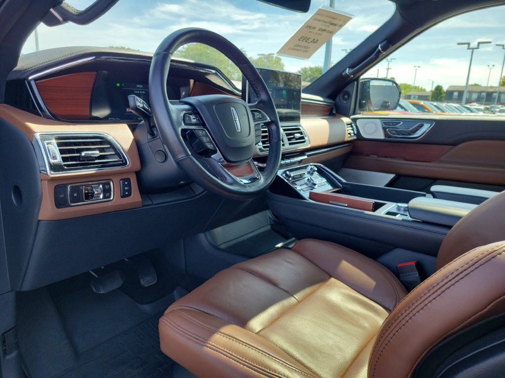Used 2022 Lincoln Navigator L Reserve AWD/4WD image 21