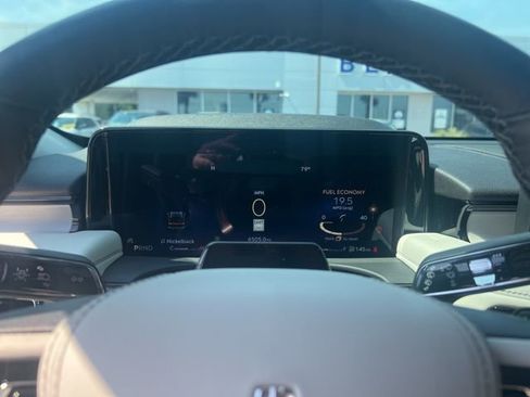 Used 2025 Lincoln Aviator Reserve w/ Equipment Group 201A image 14