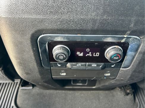 Used 2021 Chevrolet Tahoe LT w/ LT Signature Package RWD image 35