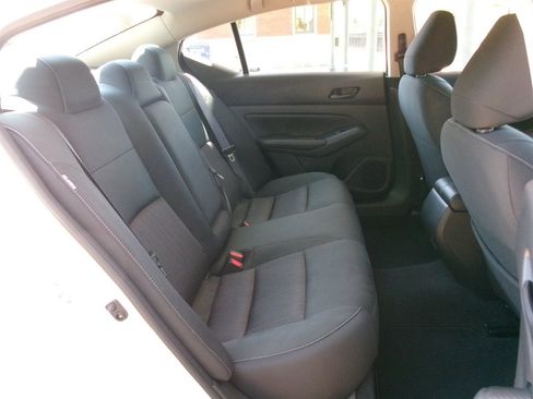 Used 2024 Nissan Altima 2.5 SV FWD image 22